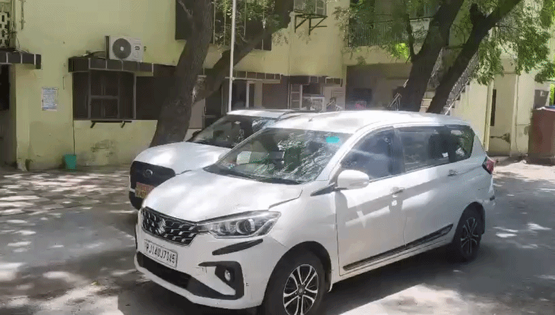 सीबीआई ने रेलवे के दो कर्मचारियों को रिश्वत लेते पकड़ा, बिल पास करने के बदले लिए 1.20 लाख रुपए, देखें वीडियो